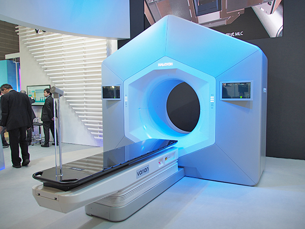 IGRT・IMRT専用の放射線治療装置の新製品「Halcyon」