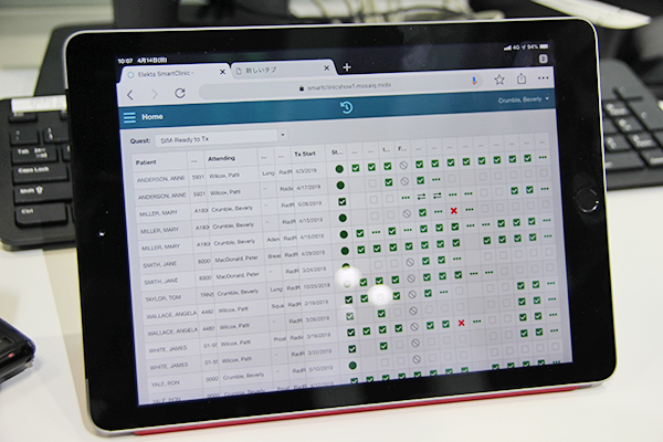 iPadで，MOSAIQで管理する患者ごとの治療状況やスケジュールが確認・共有できる