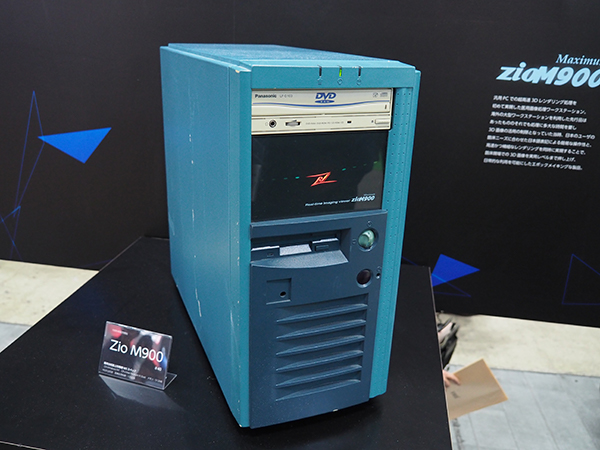 1999年に発売された国産初の汎用PCの3DWS「M900」の実機を展示