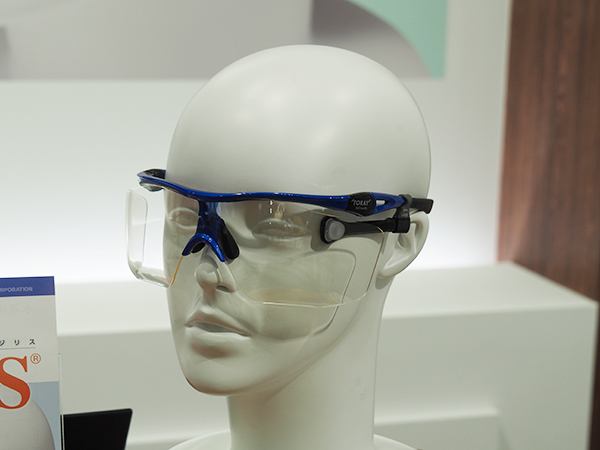 X線防護メガネに装着した眼の水晶体用線量計「DOSIRIS」