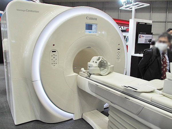 最初にAiCEが搭載された3T MRIのフラッグシップ「Vantage Centurian」