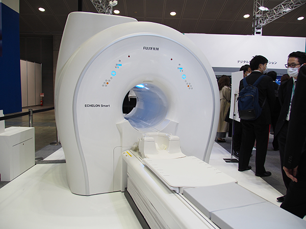 新バージョンが発売されたばかりの1.5T超電導MRI「ECHELON Smart Plus」
