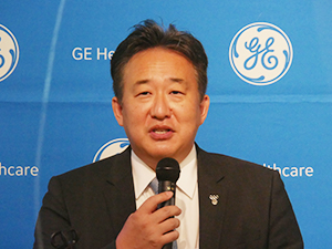 プレシジョン・ヘルスの実現に向けた取り組みをアピールする多田荘一郎代表取締役社長兼CEO（4月22日，2021年成長戦略発表会）
