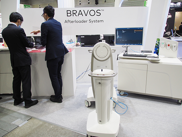 小線源治療装置「BRAVOS」