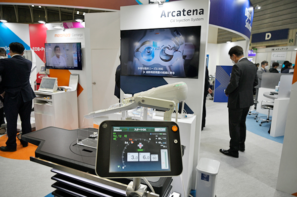 循環器血管撮影用インジェクタの新製品「Arcatena」