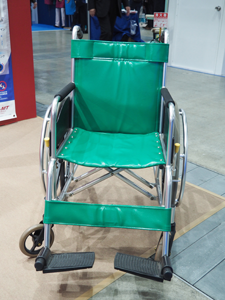 MRI検査室に対応した非磁性体の車椅子