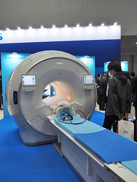 3Tの最新MRI装置「MR 7700」
