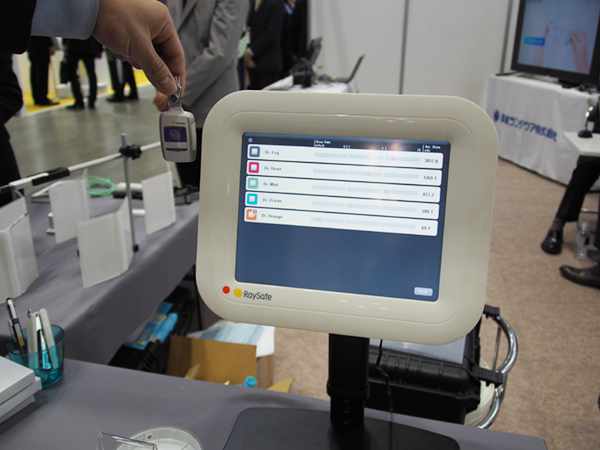 個人被ばくリアルタイムモニタリングシステム「RaySafe i3」