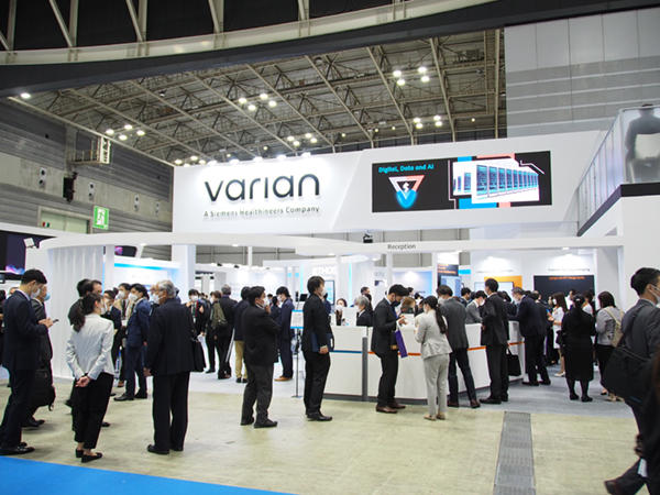 バリアンメディカルシステムズブース