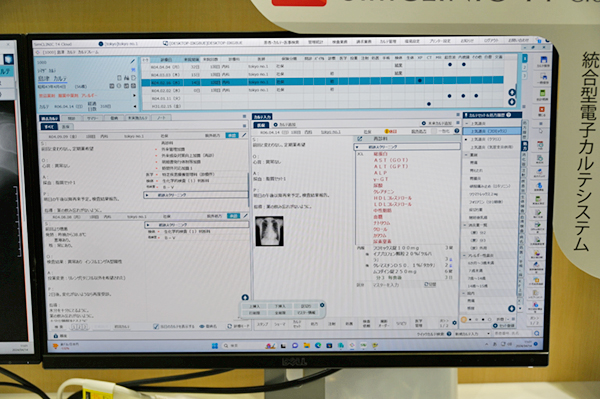 統合型電子カルテ「SimCLINIC T4 Cloud」画面上の画面切替ボタンで，画像収集ソフトウエア「VXvue」が起動して画像を表示するなど，スムーズに連携