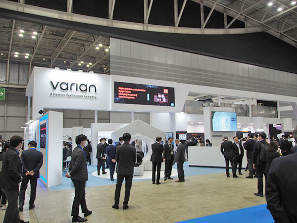 バリアンメディカルシステムズブース