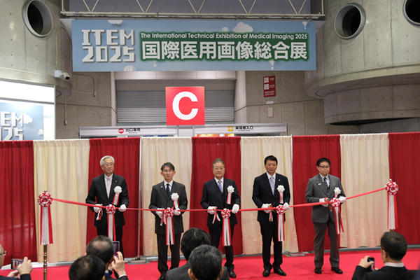 関係者によるテープカットでITEM 2025が盛大に開幕
