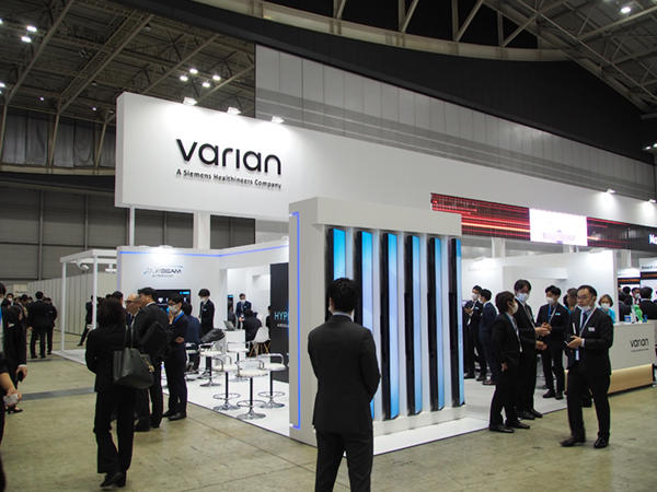 バリアンメディカルシステムズブース