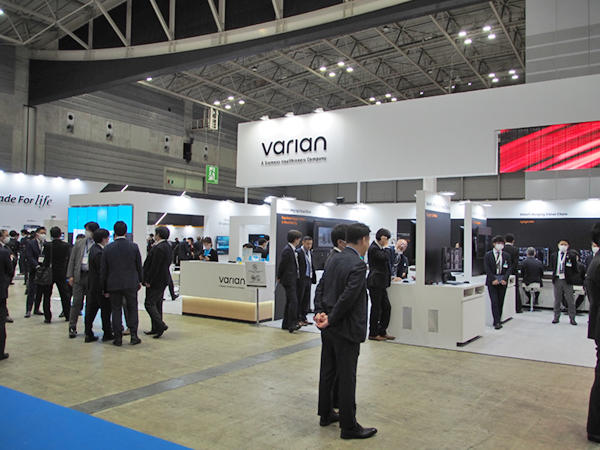バリアンメディカルシステムズブース