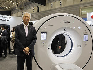 瀧口登志夫 代表取締役会長と「Ultimion」