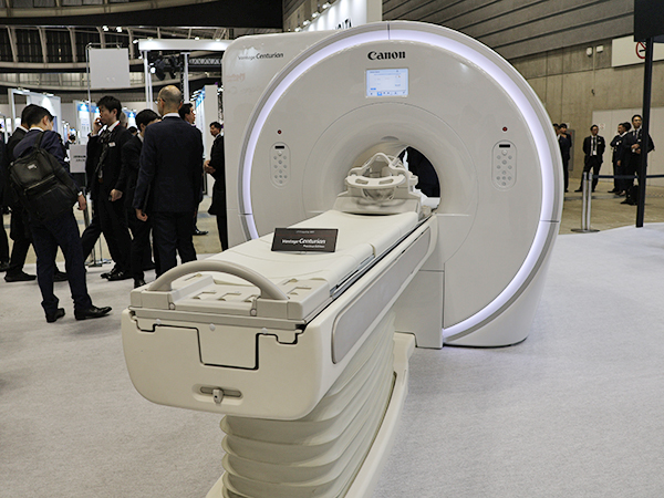 3Tのフラッグシップモデル「Vantage Centurian / Precious Edition」