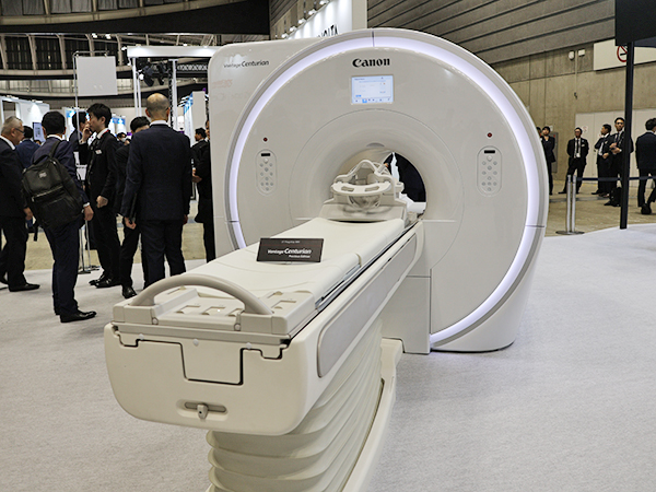 3Tフラッグシップモデル「Vantage Centurian / Precious Edition」