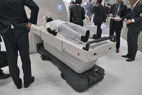 ドッカブル（移動式）テーブルに対応