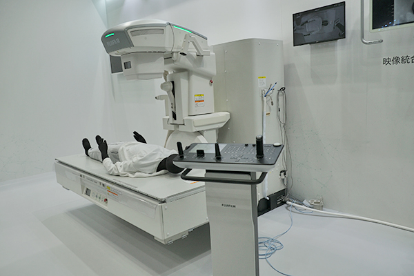 さらに機能の強化を図った「CUREVISTA Apex ff」を展示