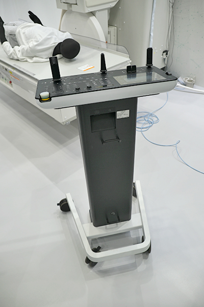 ワイヤレス化を実現した操作卓「VISTACOCKPIT Air」