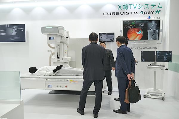機能の強化を図ったデジタルX線透視撮影システムの新製品「CUREVISTA Apex ff」