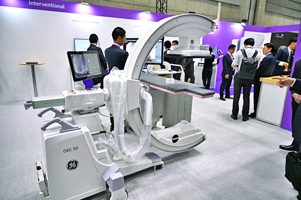 外科用Cアーム装置のフラッグシップモデル「OEC 3D」