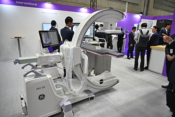 外科用Cアーム装置のフラッグシップモデル「OEC 3D」