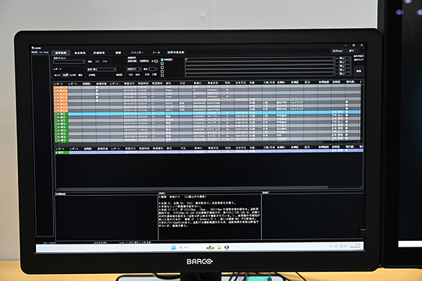 読影レポート支援システム「LUCID」のダークモード画面