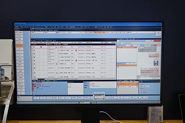 「ACTRIS」にはチャット機能を採用