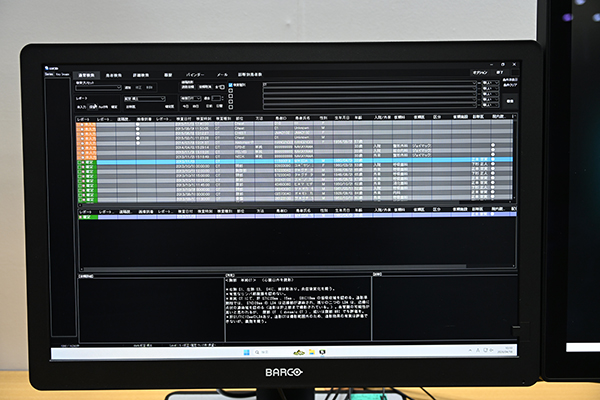 LUCIDのダークモードの黒色画面