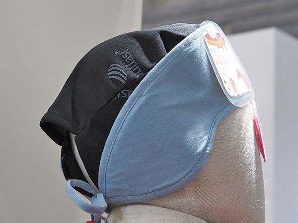 頭部をガードする「BrainSaver（ブレインセーバー）」