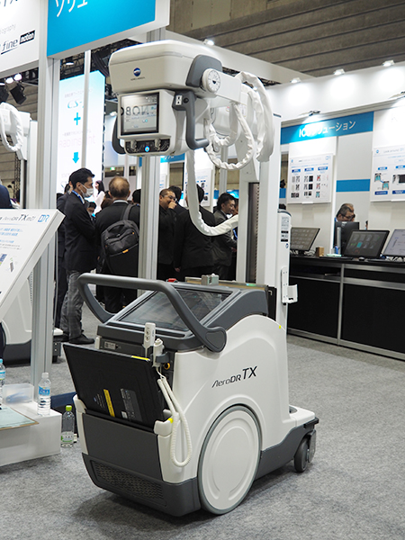 ICUやベッドサイドで動態撮影が可能な動態回診車「AeroDR TX m01」
