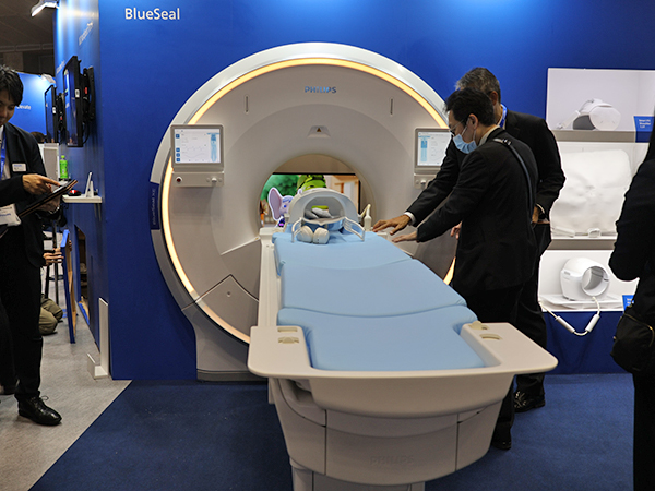 製品ラインアップが拡充したヘリウムフリーMRI「BlueSeal」
