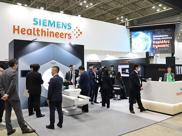 バリアンメディカルシステムズの展示エリア