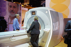 Discovery MR750w 3.0TをベースにしたPET/MR