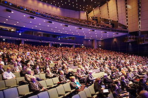 Opening Sessionの会場となるArie Crown Theater（2013年）