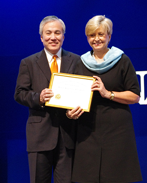 RSNA 2010での杉村氏の授賞式