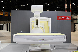 さまざまな検査・治療支援に対応するデジタルX線透視撮影システム「EXAVISTA」