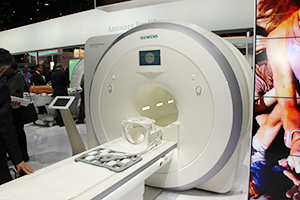 COFを実現する1.5T MRIの新製品「MAGNETOM Amira」