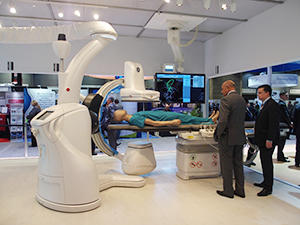 自走式のCアームを持つ「Discovery IGS 740」