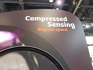 ブース内では“Beyond Speed”のキャッチコピーでcompressed sensing（CS）をアピール