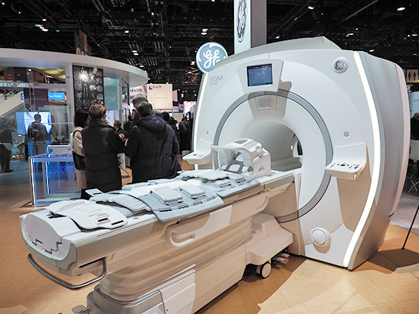 「SIGNA Artist」（日本国内薬機法未承認）は1.5T MRIのハイエンドモデル