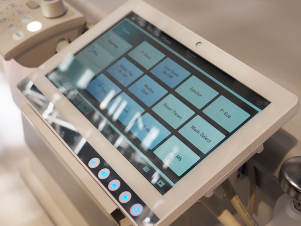 検査室内での操作を可能にするAlphenix Tablet