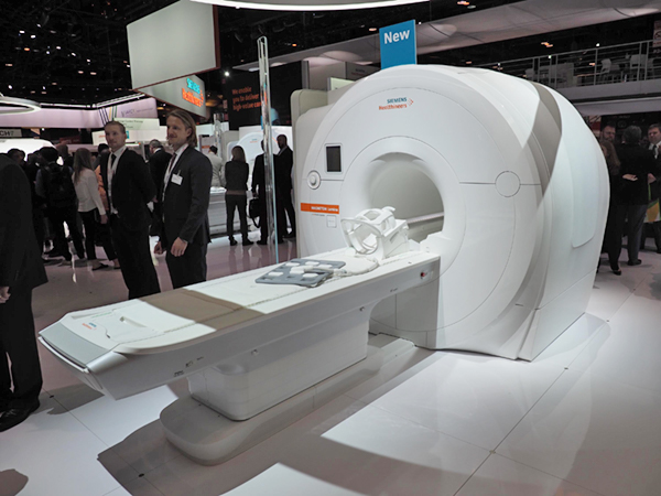 最新3T MRI「MAGNETOM Lumina」（FDA未承認，日本国内薬機法未承認）