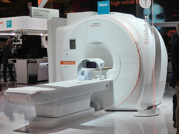 ハイエンドクラスの1.5T MRI「MAGNETOM Altea」（FDA未承認，日本国内薬機法未承認）