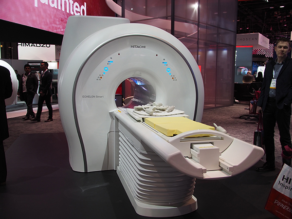 RSNA初展示となった1.5T超電導MRI「ECHELON Smart Plus」