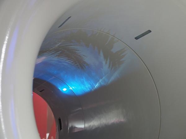 MRIのボア内に映像を投影する「Smart Theater」