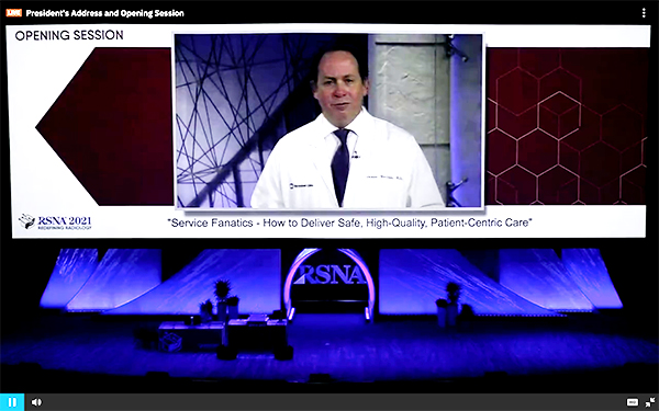 基調講演を行うJames Merlino氏