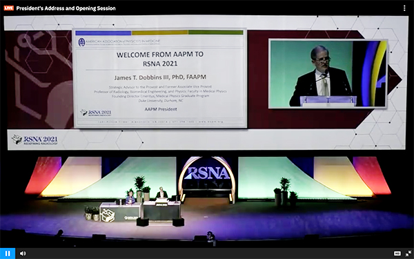 Opening Sessionで挨拶するAAPMのJames T. Dobbins III氏