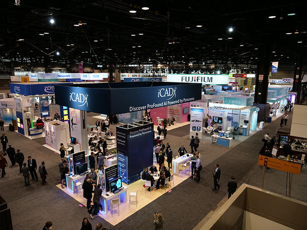 RSNA 2019の740社から大幅減となる495社が参加（写真はRSNA 2019）